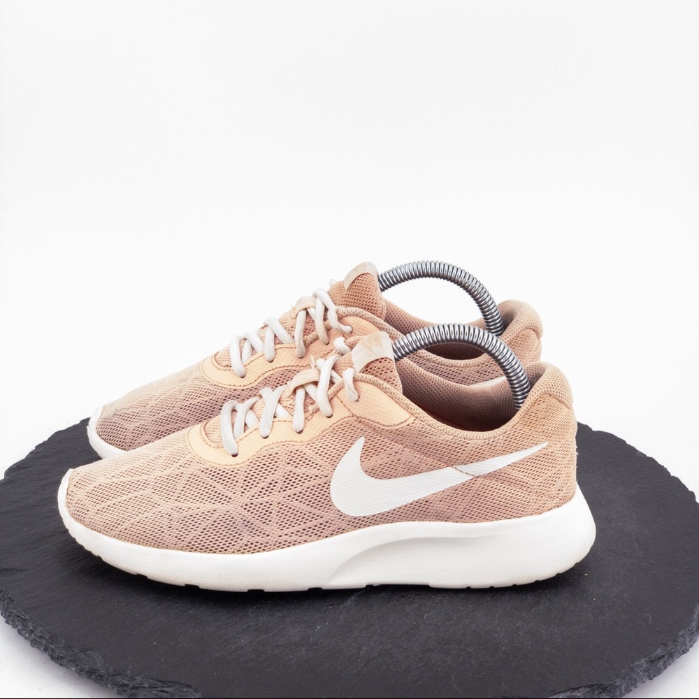 Nike Tanjun SE Womens Shoes Size 8 - Picture 7 of 8